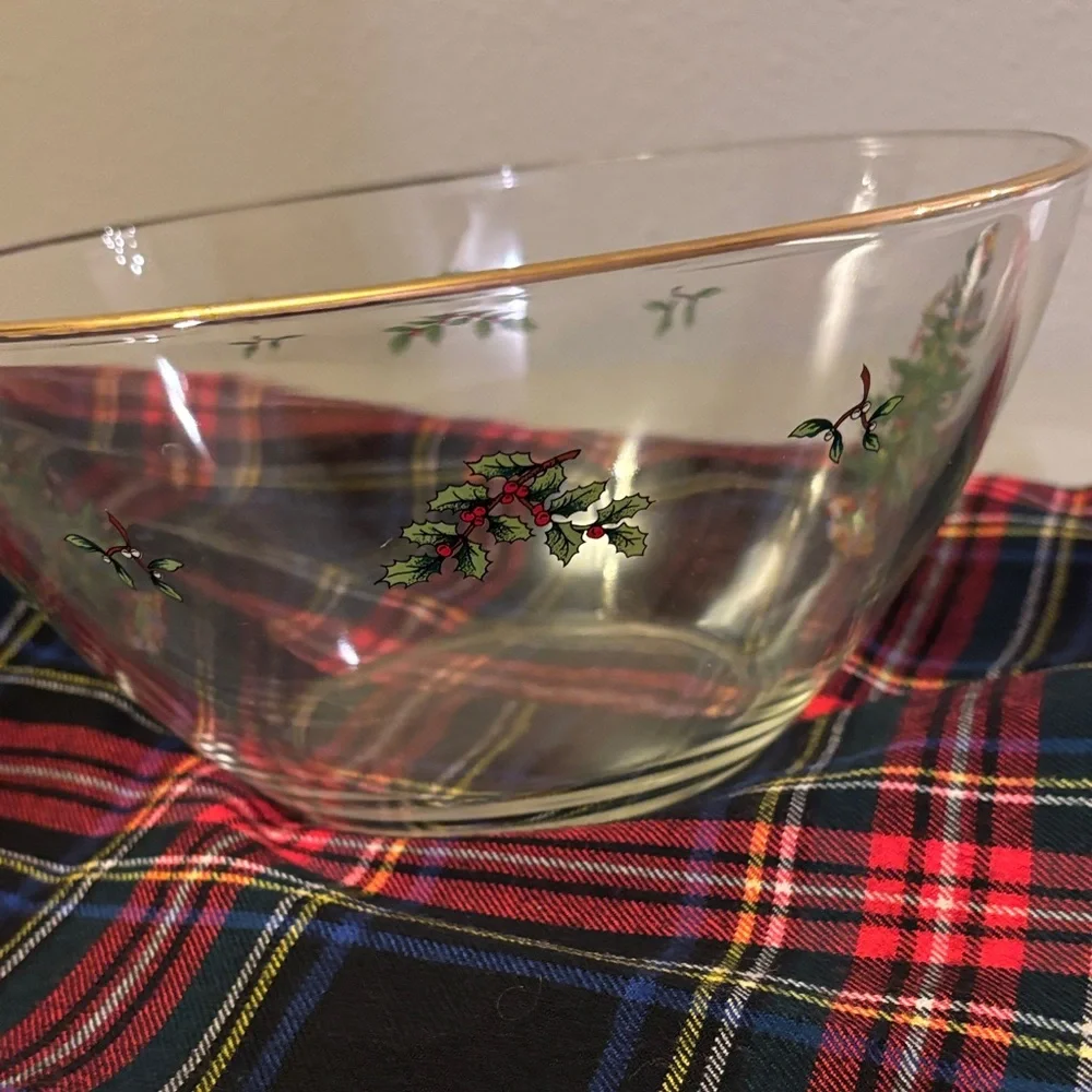 Spode Christmas Glass Bowl with classic Christmas Tree and Gold Rim - Picture 7 of 8